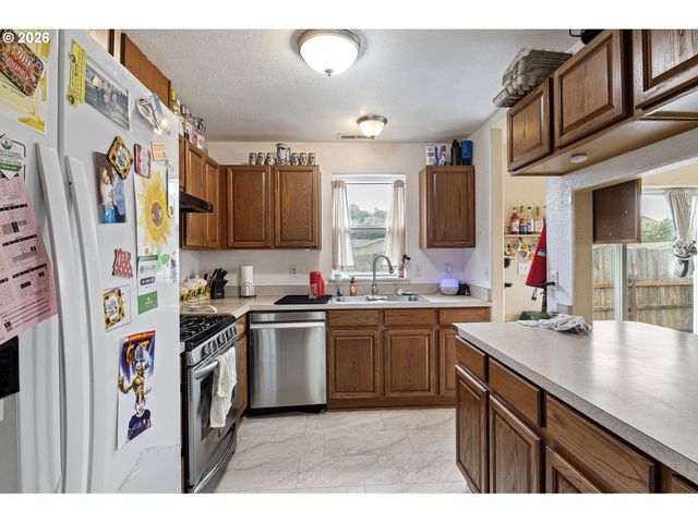 144 BUNTING Ct, Roseburg, OR 97471