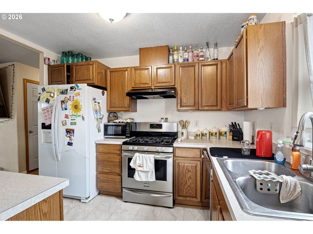 144 BUNTING Ct, Roseburg, OR 97471