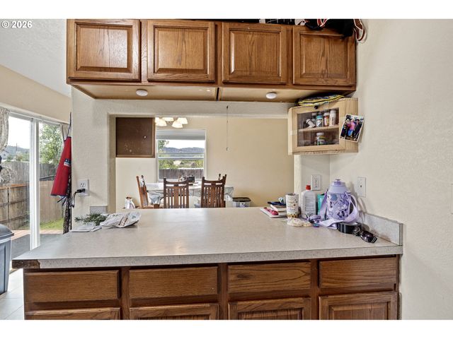 144 BUNTING Ct, Roseburg, OR 97471