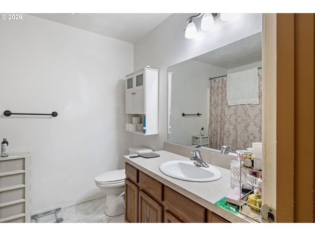 144 BUNTING Ct, Roseburg, OR 97471