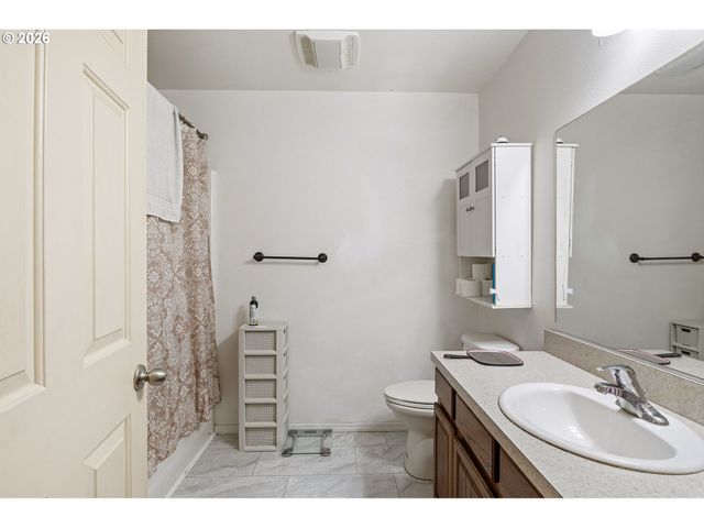 144 BUNTING Ct, Roseburg, OR 97471