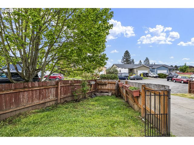 144 BUNTING Ct, Roseburg, OR 97471