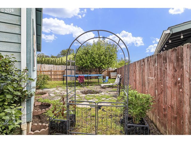 144 BUNTING Ct, Roseburg, OR 97471