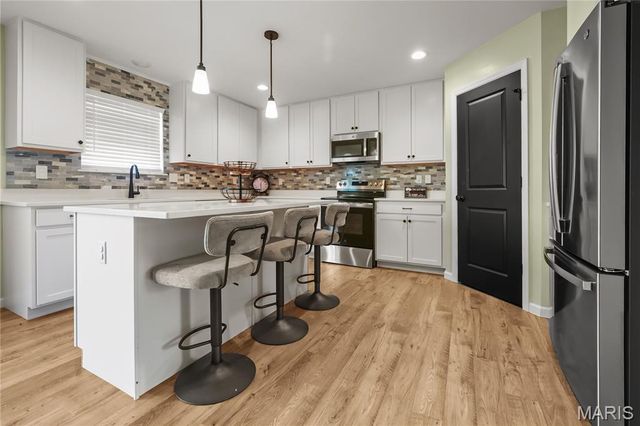 1547 Winding Meadows, Fenton, MO 63026