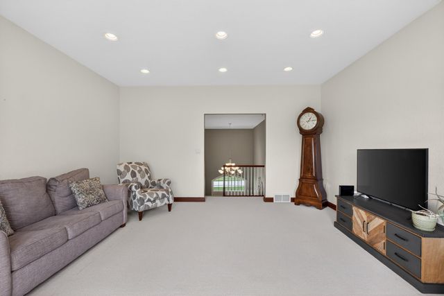 5025 South Fork Lane, Waterloo, IA 50701