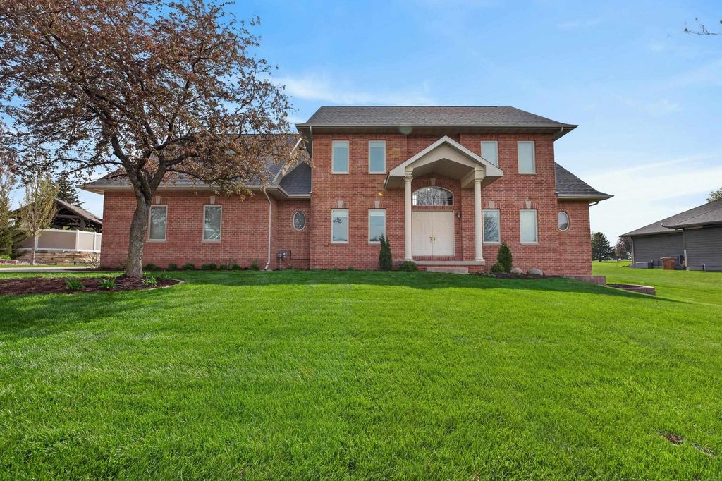 5025 South Fork Lane, Waterloo, IA 50701