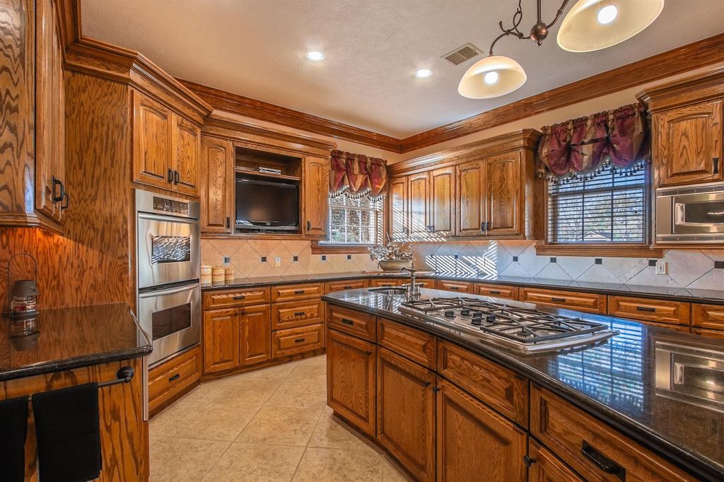 Image 17 of property listing at 3150 Holmes Road Road, Richmond, TX 77406