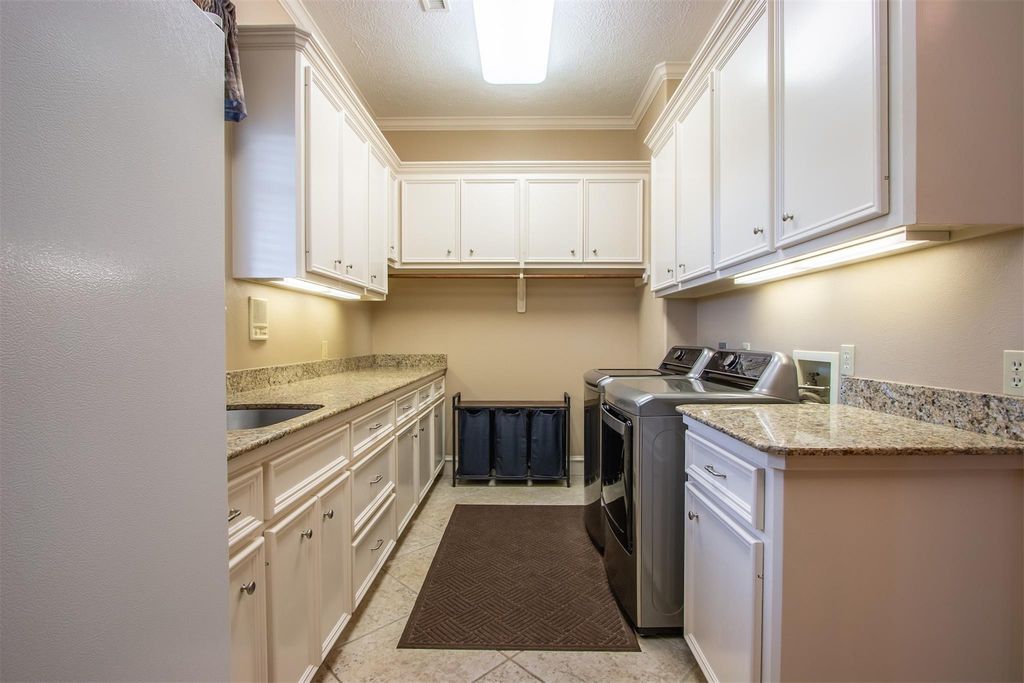 Image 22 of property listing at 3150 Holmes Road Road, Richmond, TX 77406