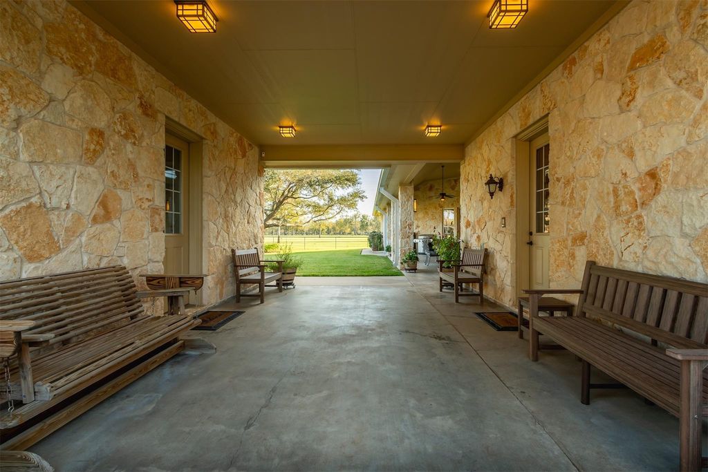 Image 24 of property listing at 3150 Holmes Road Road, Richmond, TX 77406