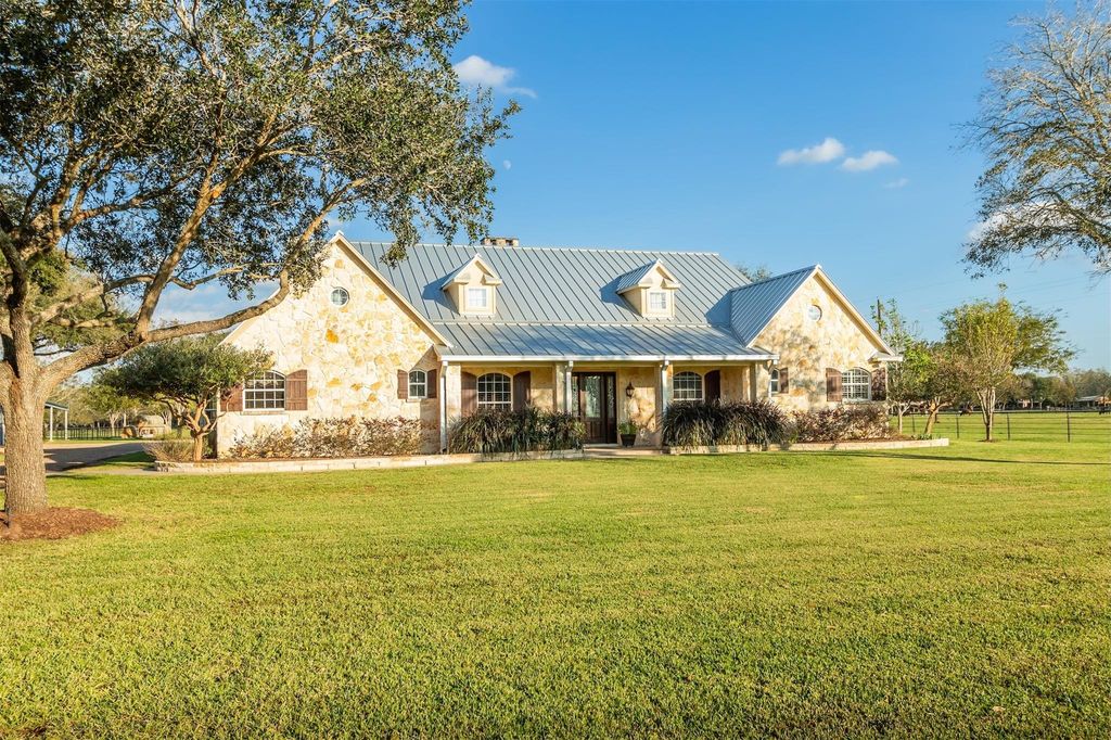 Image 3 of property listing at 3150 Holmes Road Road, Richmond, TX 77406