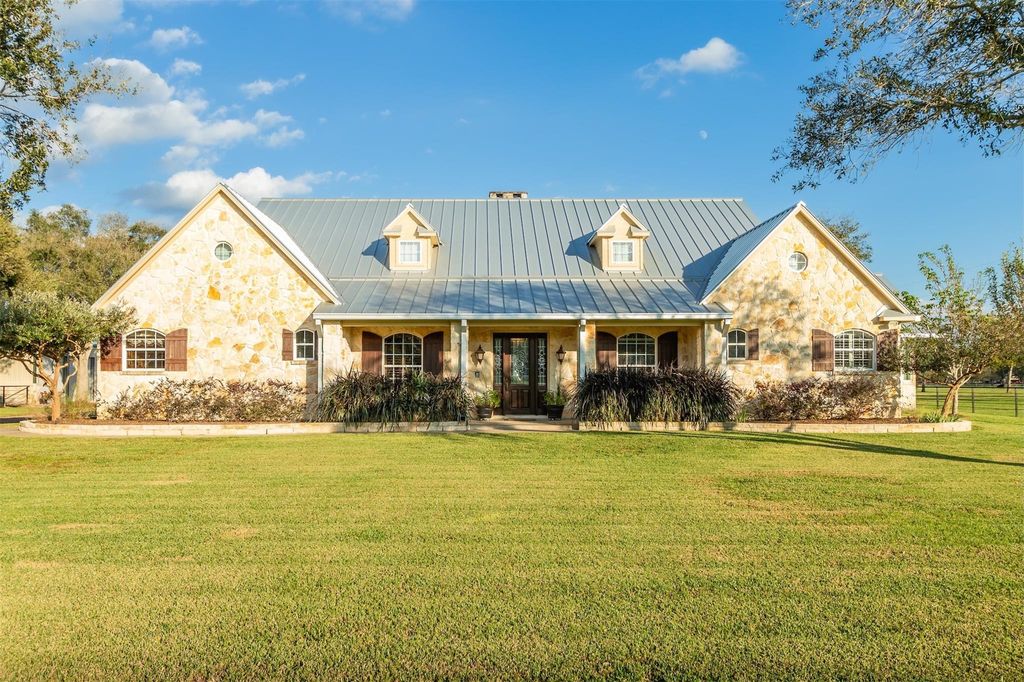 Image 4 of property listing at 3150 Holmes Road Road, Richmond, TX 77406