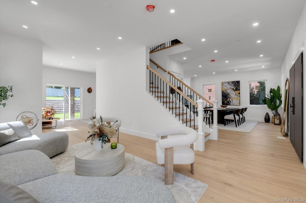 8366 Charlecote Ridge, Jamaica Estates, NY 11432 — photo 3