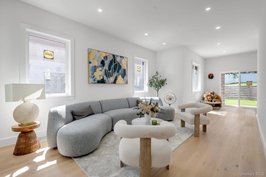 8366 Charlecote Ridge, Jamaica Estates, NY 11432 — photo 4