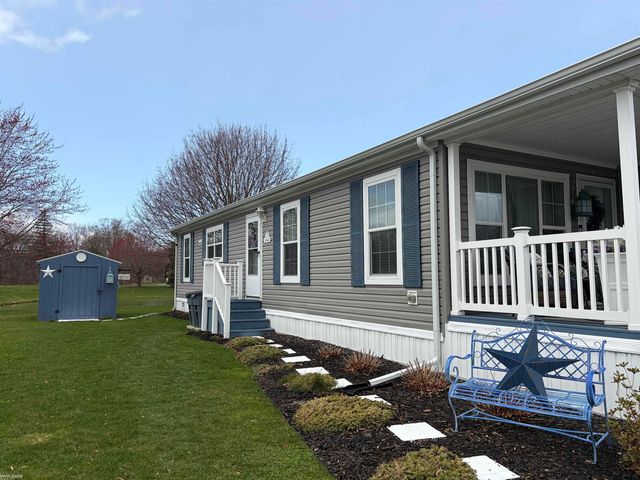 369 Red Pine Drive, Flint, MI 48506