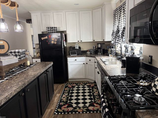 369 Red Pine Drive, Flint, MI 48506