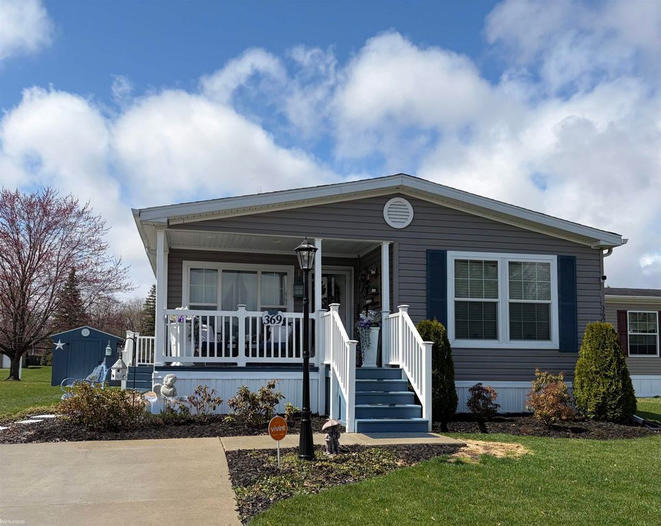 369 Red Pine Drive, Flint, MI 48506