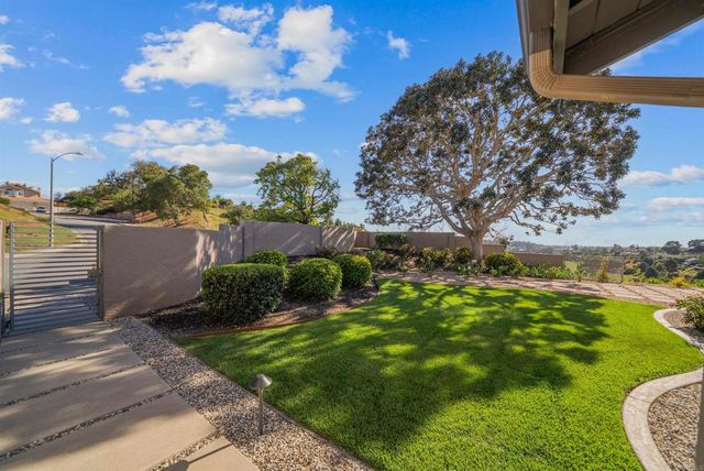 2304 Back Nine Street, Oceanside, CA 92056