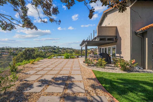 2304 Back Nine Street, Oceanside, CA 92056