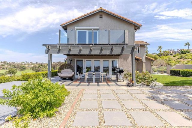 2304 Back Nine Street, Oceanside, CA 92056