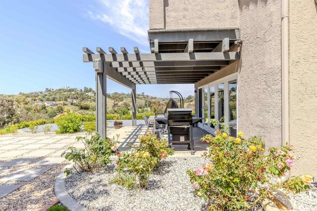 2304 Back Nine Street, Oceanside, CA 92056
