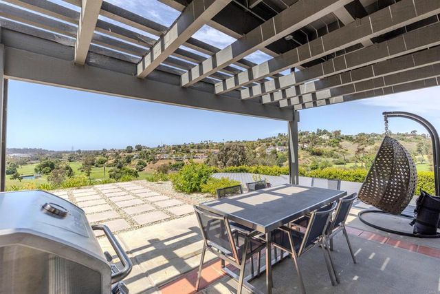 2304 Back Nine Street, Oceanside, CA 92056