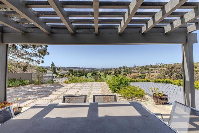 2304 Back Nine Street, Oceanside, CA 92056
