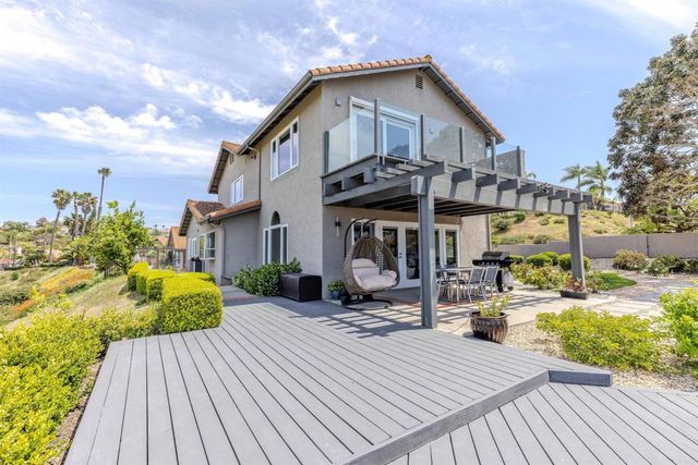 2304 Back Nine Street, Oceanside, CA 92056