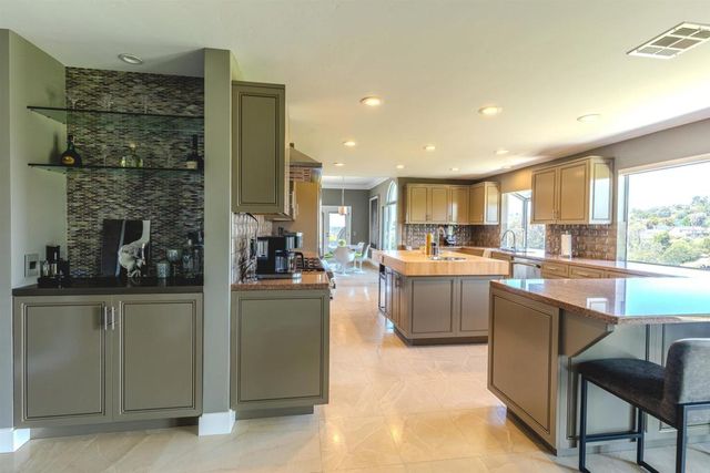 2304 Back Nine Street, Oceanside, CA 92056