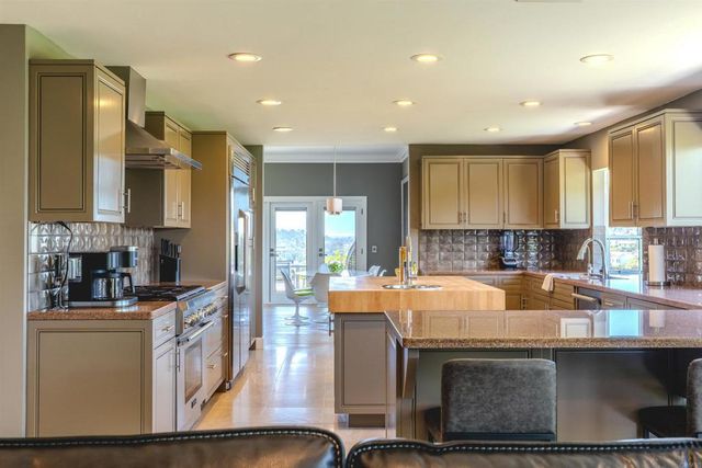 2304 Back Nine Street, Oceanside, CA 92056