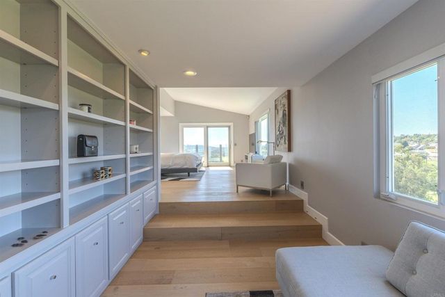 2304 Back Nine Street, Oceanside, CA 92056