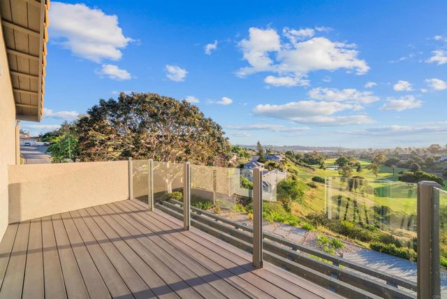 2304 Back Nine Street, Oceanside, CA 92056