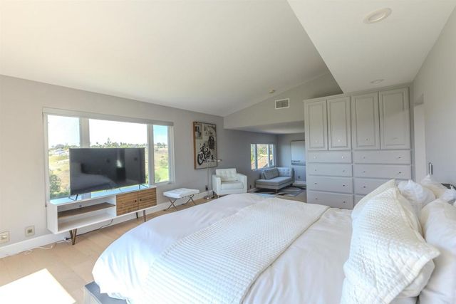 2304 Back Nine Street, Oceanside, CA 92056
