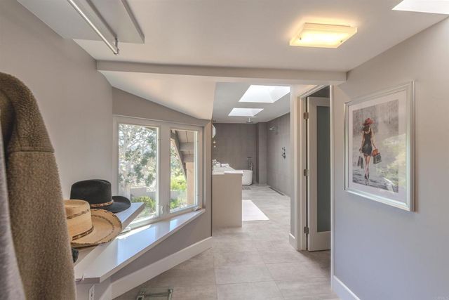 2304 Back Nine Street, Oceanside, CA 92056