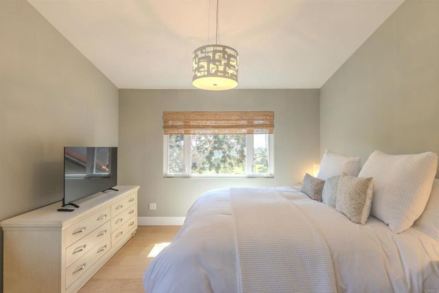 2304 Back Nine Street, Oceanside, CA 92056