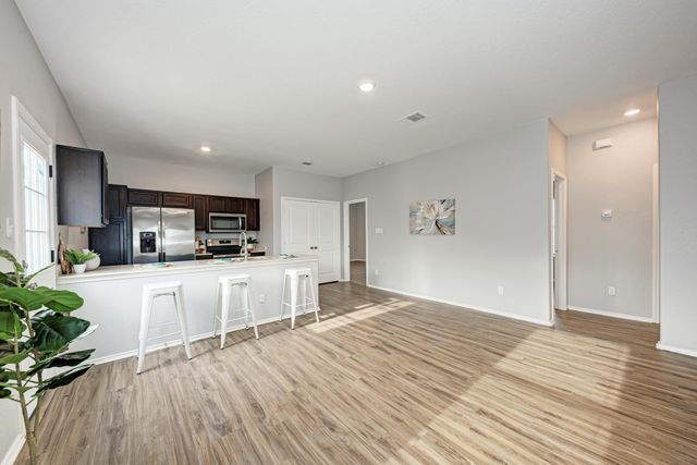 129 Vulcan DR, Jarrell, TX 76537