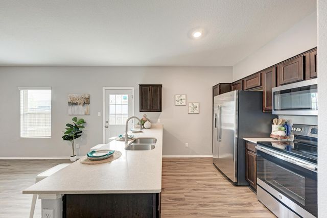 129 Vulcan DR, Jarrell, TX 76537