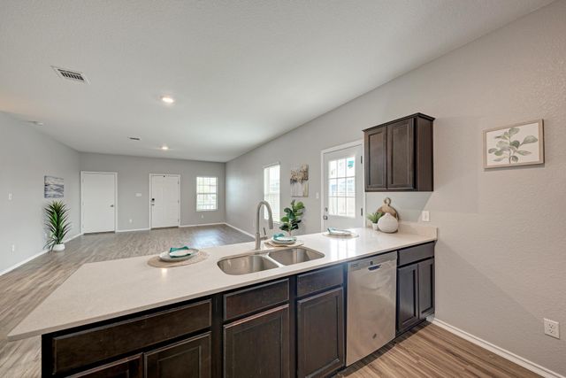 129 Vulcan DR, Jarrell, TX 76537