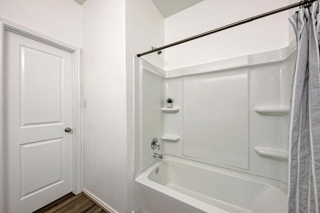 129 Vulcan DR, Jarrell, TX 76537