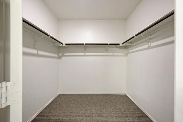 129 Vulcan DR, Jarrell, TX 76537