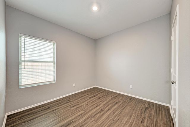 129 Vulcan DR, Jarrell, TX 76537