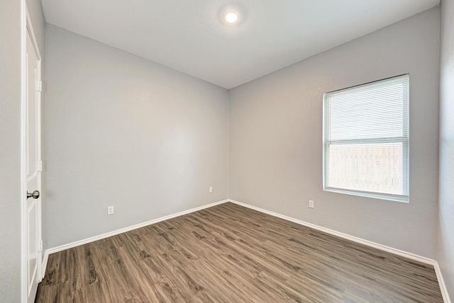 129 Vulcan DR, Jarrell, TX 76537