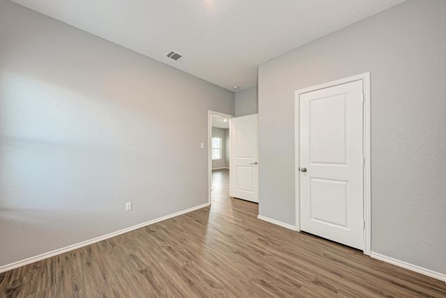 129 Vulcan DR, Jarrell, TX 76537