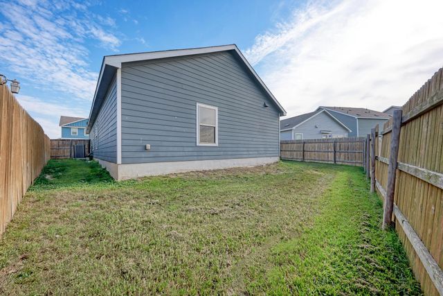 129 Vulcan DR, Jarrell, TX 76537