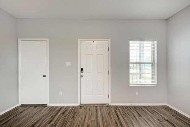 129 Vulcan DR, Jarrell, TX 76537