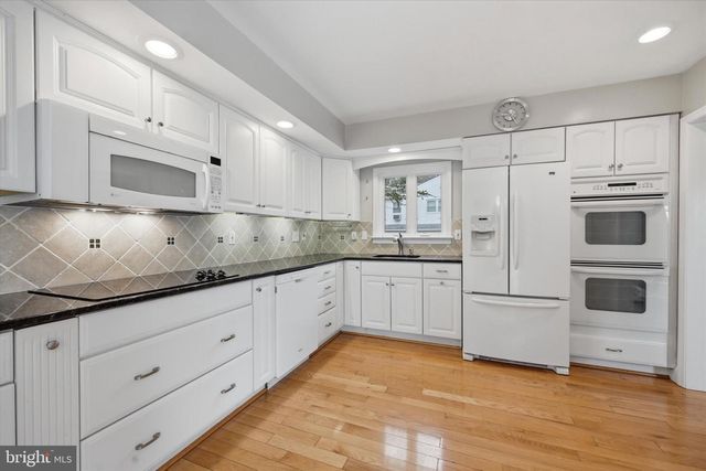 560 WATFORD LN, Berwyn, PA 19312