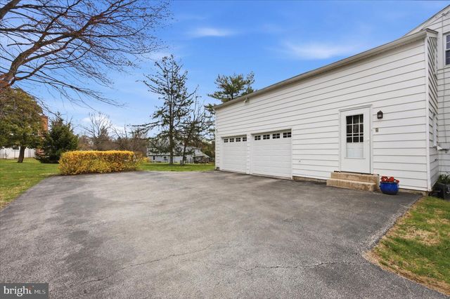 560 WATFORD LN, Berwyn, PA 19312