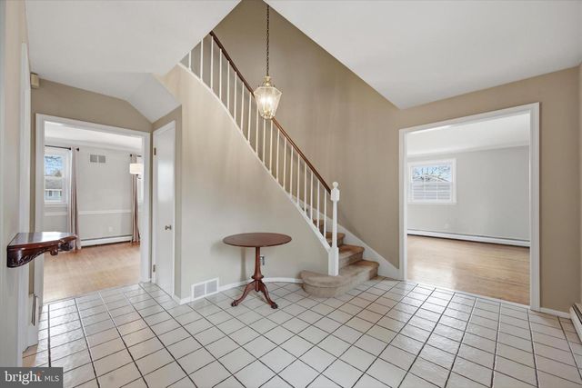 560 WATFORD LN, Berwyn, PA 19312