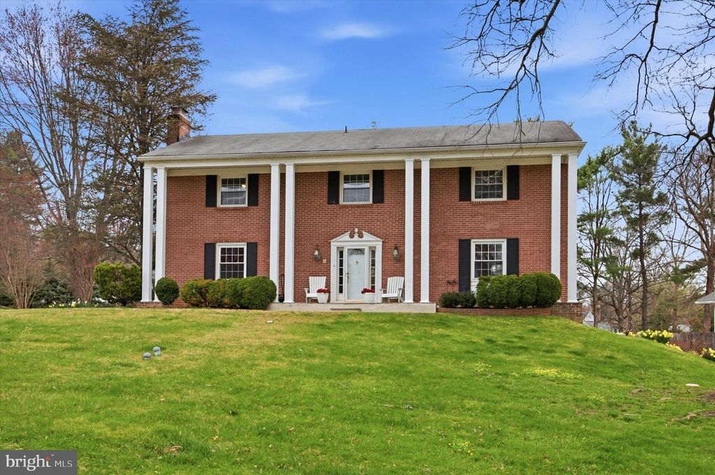 560 WATFORD LN, Berwyn, PA 19312