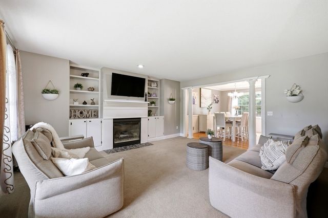 17 Homestead St, Palmer, MA 01069