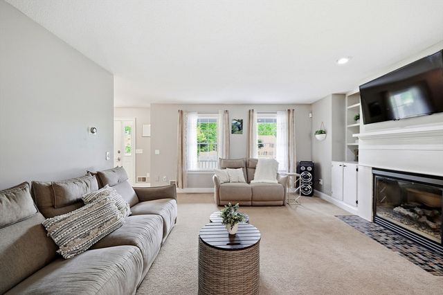 17 Homestead St, Palmer, MA 01069